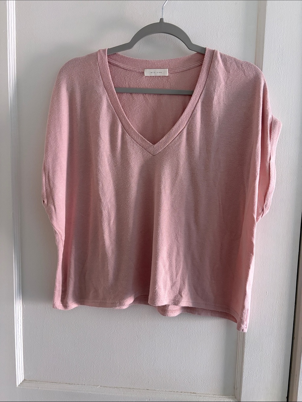 Relaxed V-Neck Short Sleeve Top in Light Pink